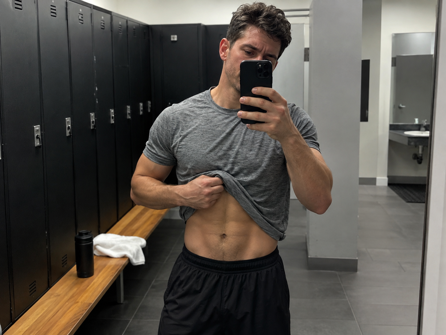 Gym mirror selfie